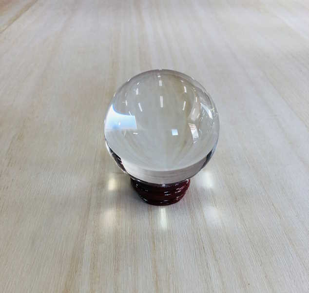 Bola de Cristal 6 cm Aprox con base